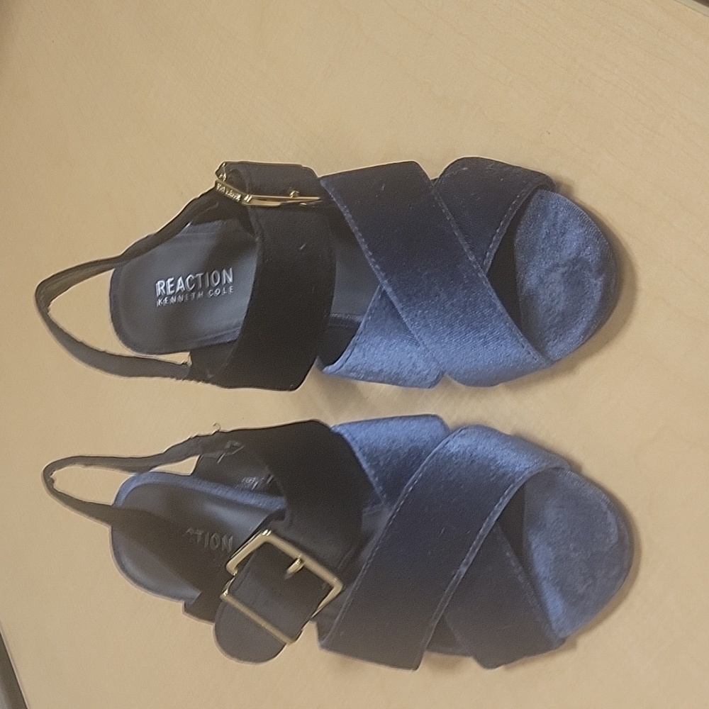 NEW WITHOUT BOX - Kenneth Cole REACTION LILIA in Indigo